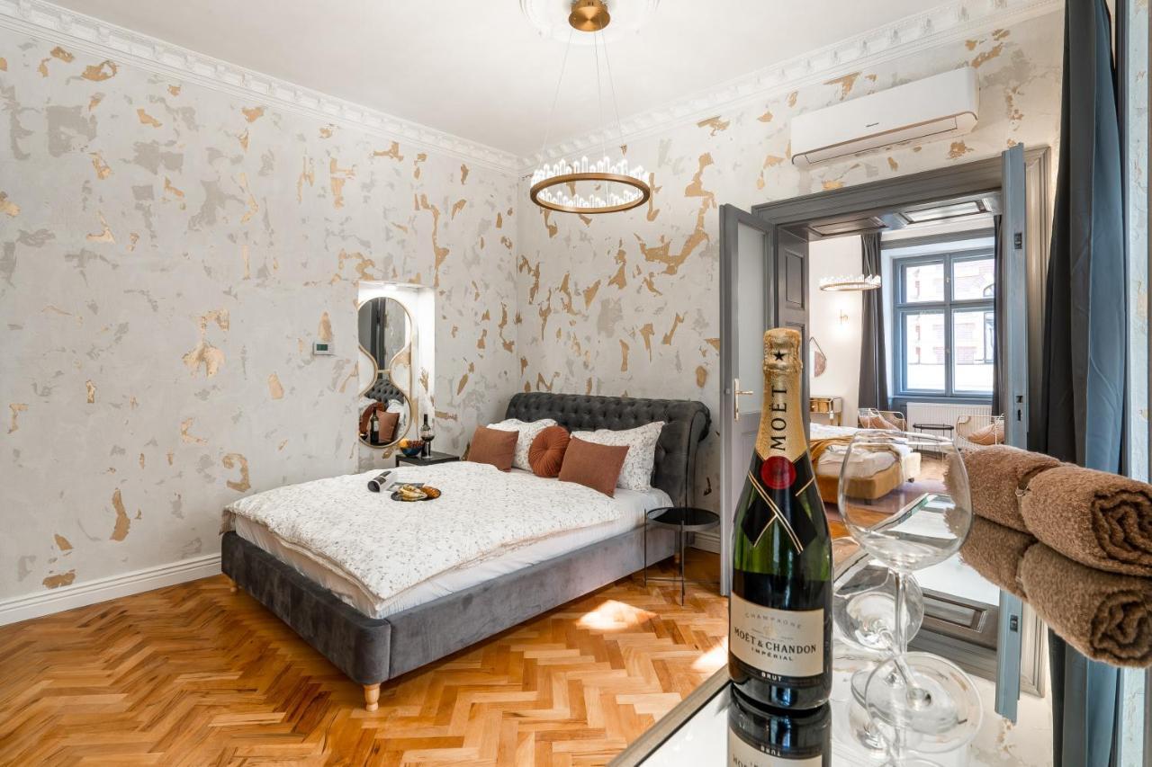 Emperor Castle View Suite Prague Exterior photo