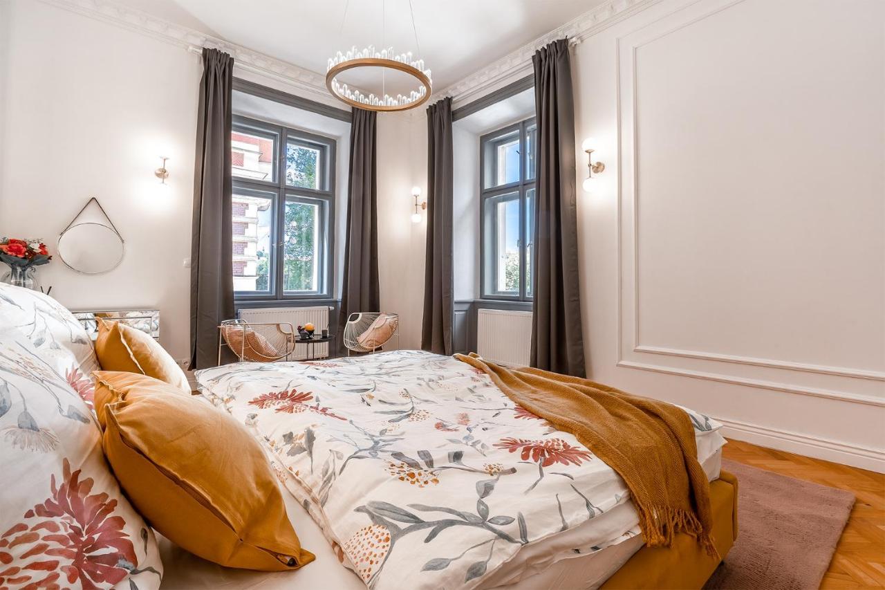 Emperor Castle View Suite Prague Exterior photo