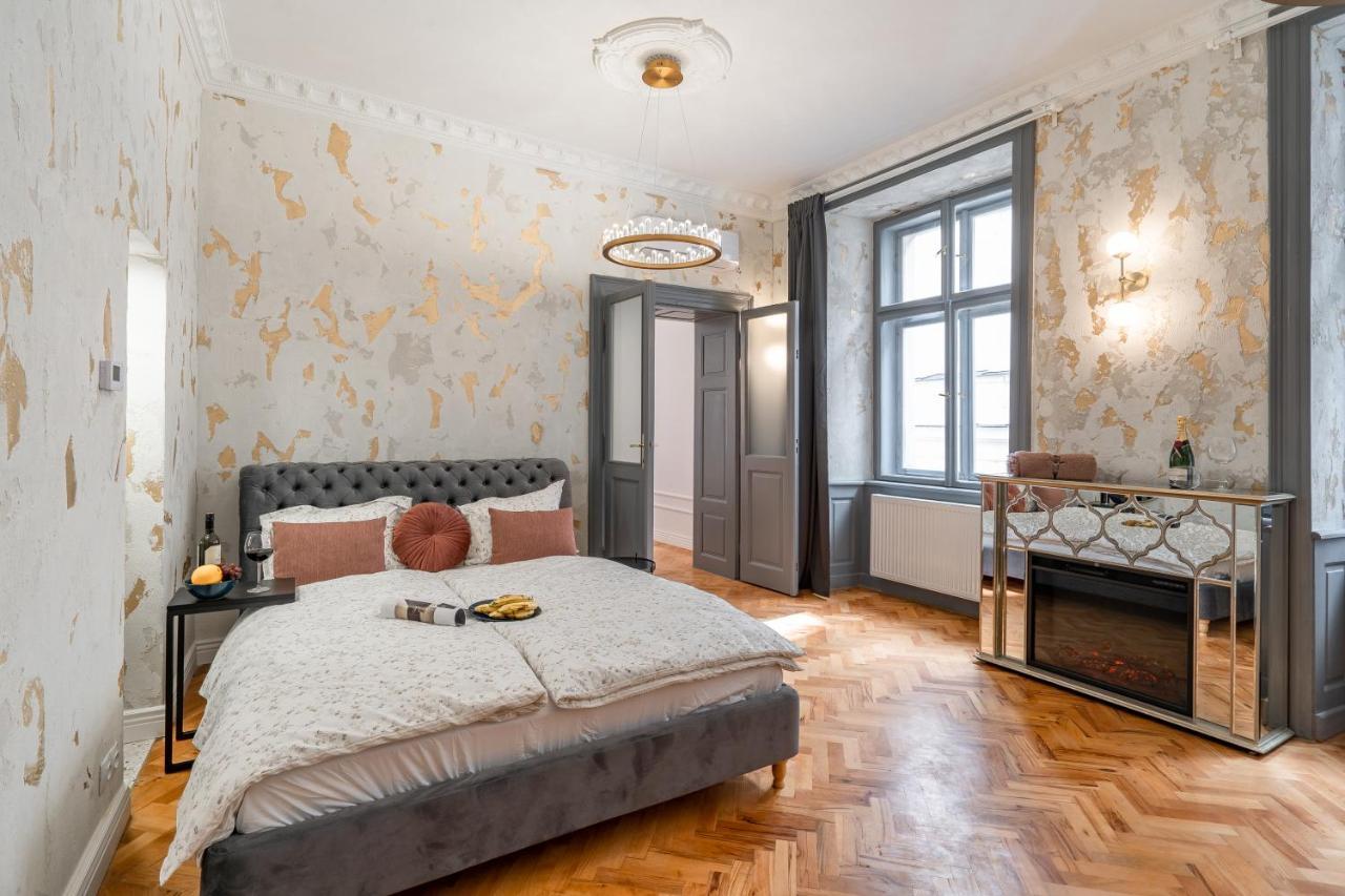Emperor Castle View Suite Prague Exterior photo